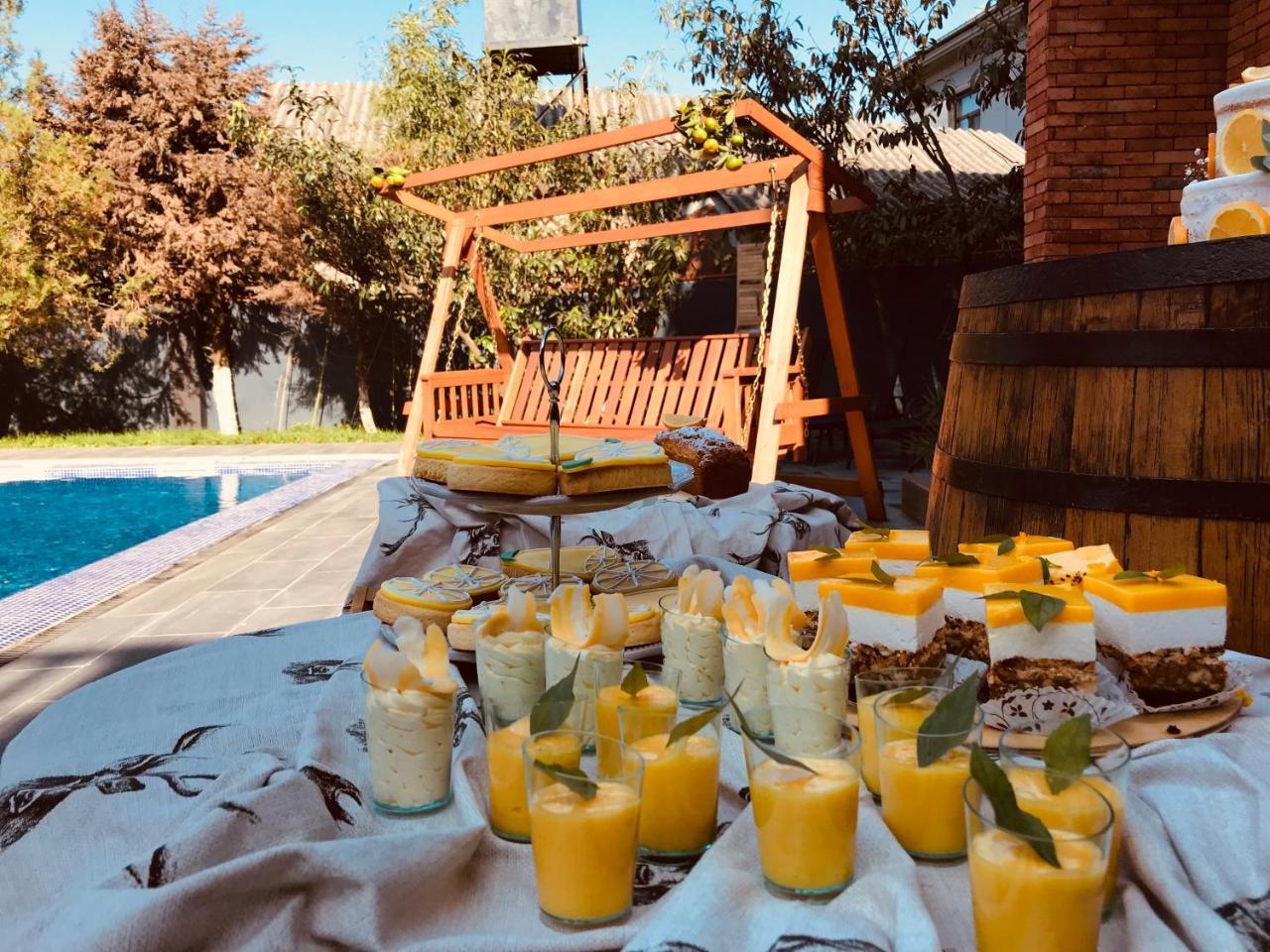 Citron Cottages Батуми Екстериор снимка
